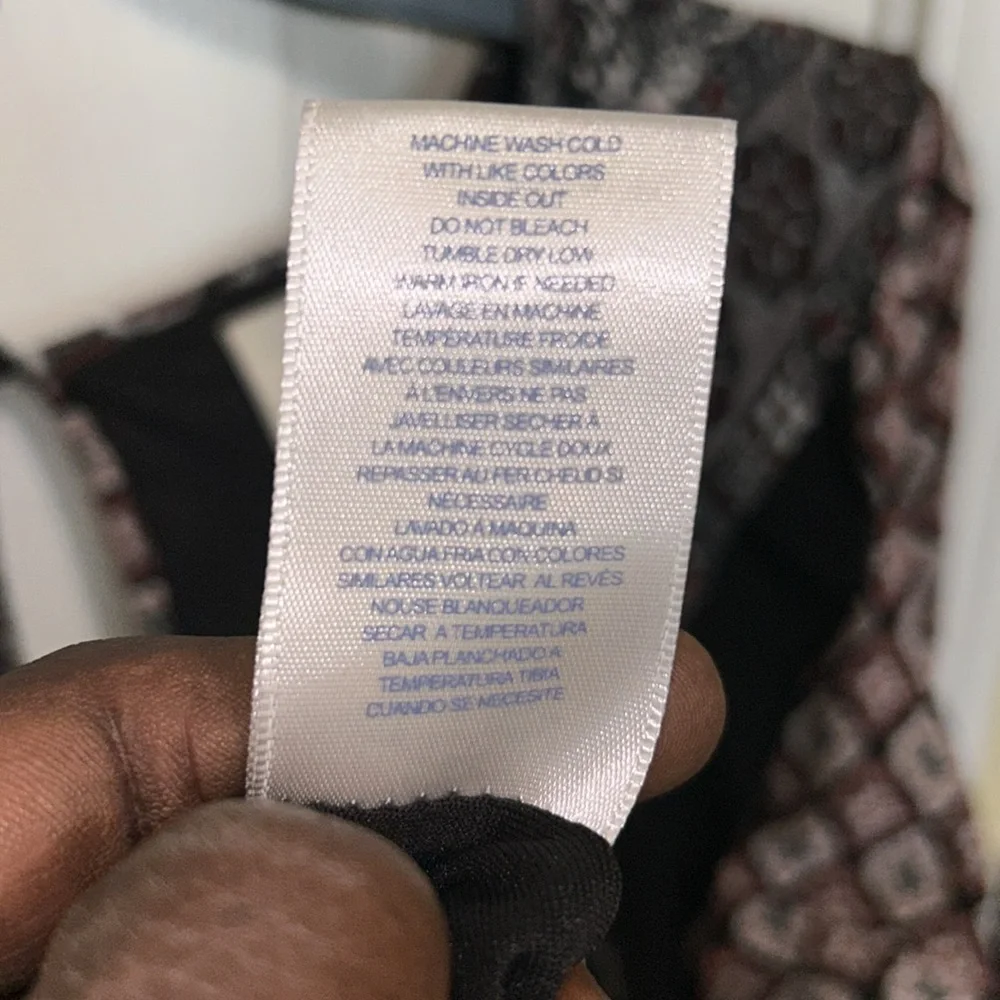 🦋Floral and Black Long Sleeve Juniors Romper 5/25$ - Picture 8 of 10